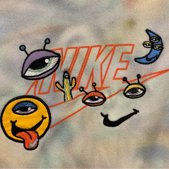 Nike tie dye unisex embroidered pullover hoodie. Great condition. Size medium - Picture 3 of 5